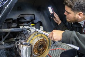 Beispielfoto: Gutachter bei der Arbeit.
