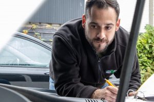 Beispielfoto: Gutachter bei der Arbeit.